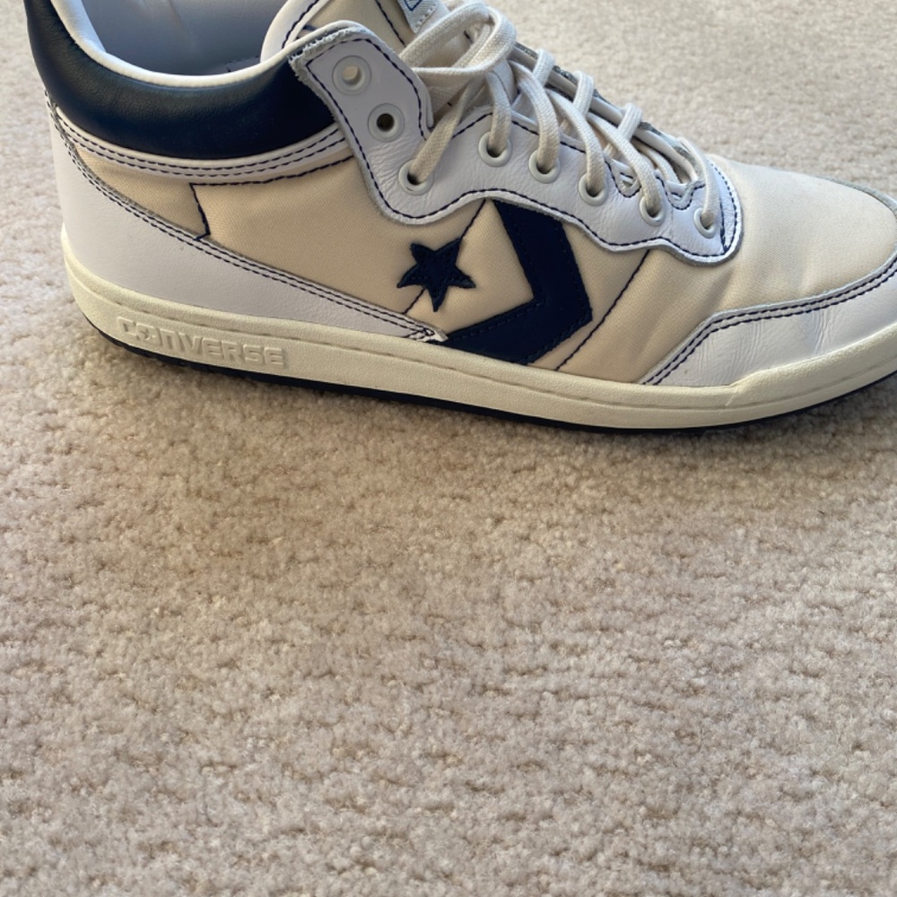 Converse - Picture 2 of 10
